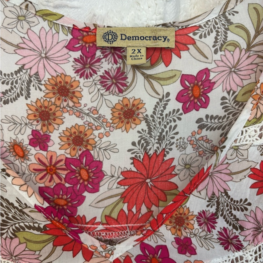 Democracy Floral Blouse - Red and White - Picture 7 of 9